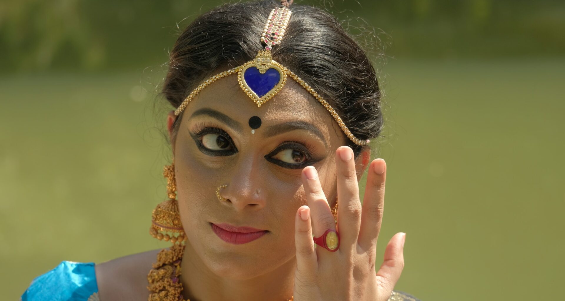 Gayathri Govind - an Indian classical dancer, choreographer, actor. 8 Talentsofworld Articles | www.talentsofworld.com