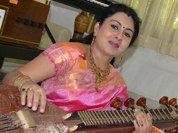 Anitha Kuppusamy - a Tamil folk and Carnatic singer, and television host known for her 'Naatupura Pattu' 8 www.talentsofworld.com | Talentsofworld Articles