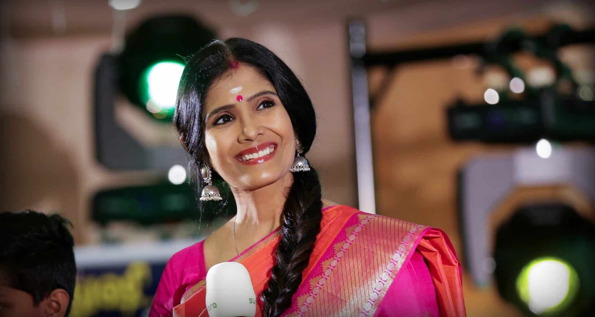 Anuradha Sriram - an Indian carnatic and playback singer and child actress who hails from the Indian state of Tamil Nadu. 4 Talentsofworld Articles | www.talentsofworld.com