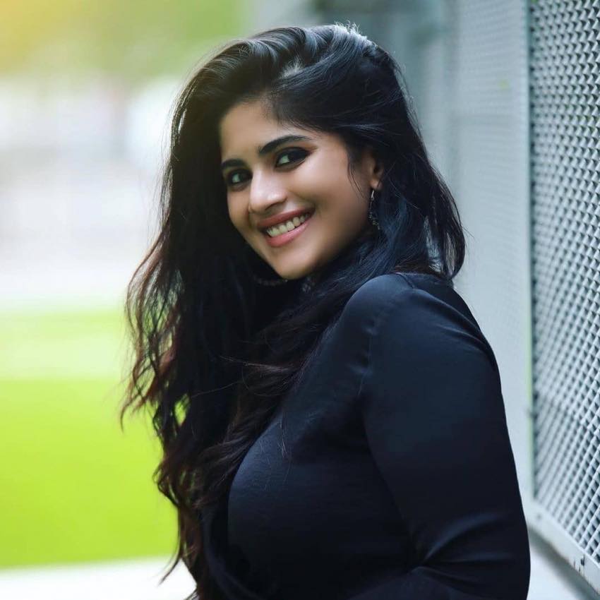 Megha Akash (conceived 26 October 1995) is an Indian entertainer who transcendently shows up in Tamil and Telugu films. 