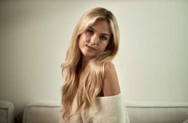 Daisy Briggs, an Nashville singer-songwriter 17 n