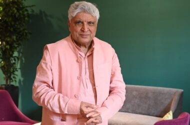 On Javed Akhtar's birthday, revisiting his 7 most unserious, whacky songs we love 14 www.talentsofworld.com | Talentsofworld Articles