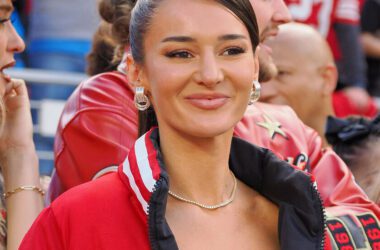 Crafty WAG Inks N.F.L. Deal 15 www.talentsofworld.com | Talentsofworld Articles