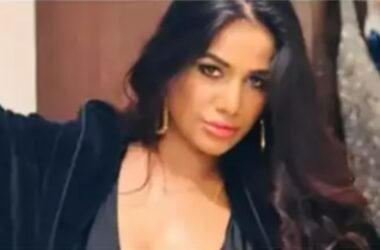 Poonam Pandey Death: Eerie silence at the actor's house, no visitors allowed - Exclusive! | - Times of India 21 www.talentsofworld.com | Talentsofworld Articles