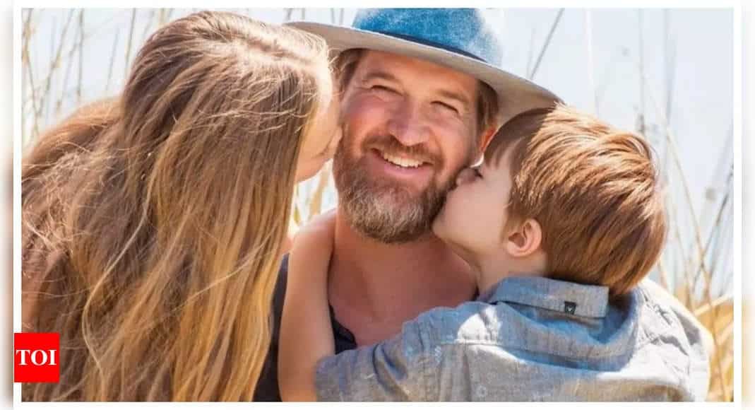 Kenneth Mitchell Death News: Kenneth Mitchell dies after 5-year battle with ALS; 'Star Trek' family mourn his demise | - Times of India