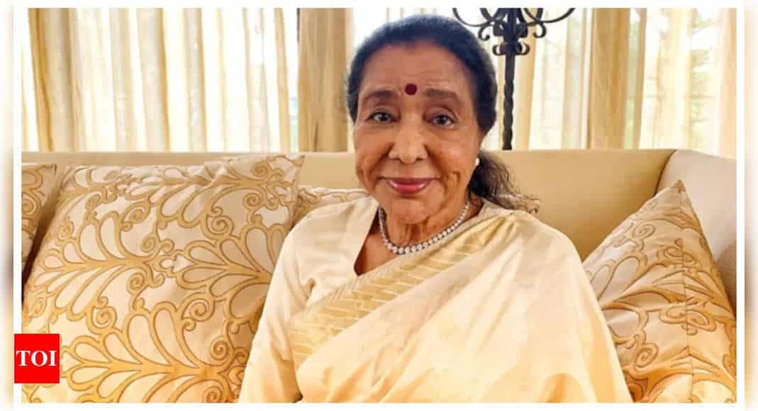 Asha Bhosle talks about holding a concert at the age of 90; says she is 'always on stage' | - Times of India 8 Asha Bhosle talks about holding a concert at the age of 90; says she is 'always on stage' | - Times of India