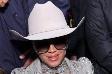 Beyoncé Becomes First Black Woman to Top Billboard Country Chart 14 Beyoncé Becomes First Black Woman to Top Billboard Country Chart