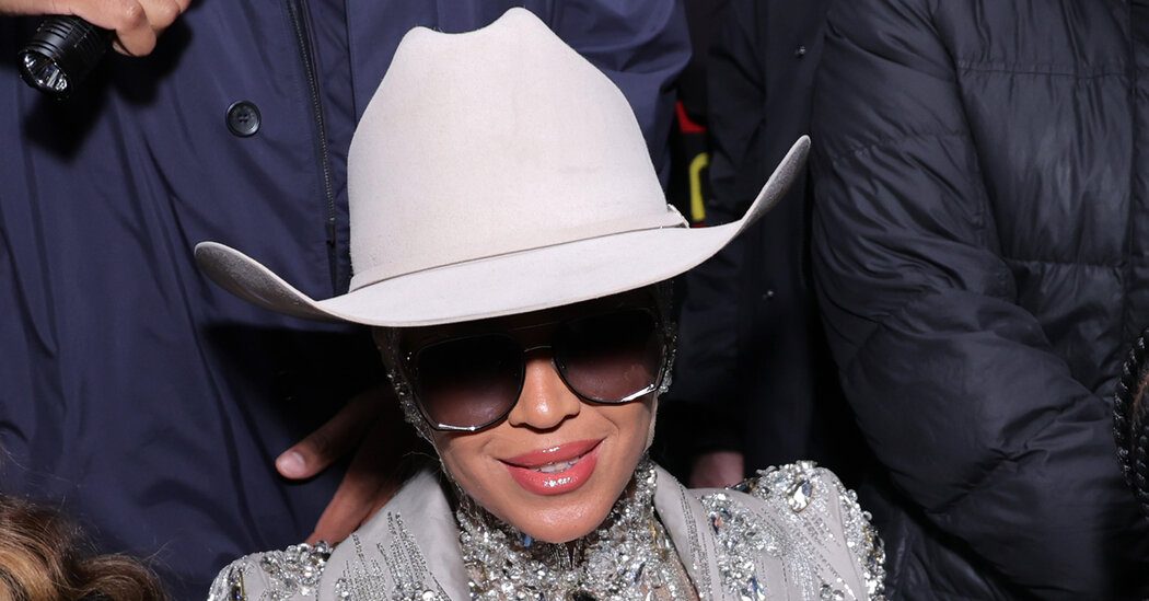 Beyoncé Becomes First Black Woman to Top Billboard Country Chart 2 Beyoncé Becomes First Black Woman to Top Billboard Country Chart