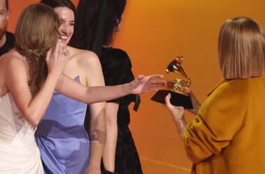 Taylor Swift ignores Celine Dion on stage but thanks her later, fans left surprised call it ‘disrespect’ 14 www.talentsofworld.com | Talentsofworld Articles