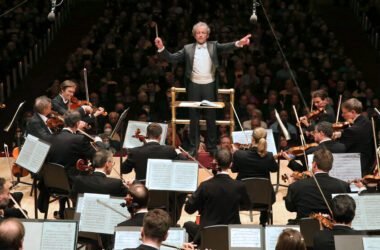 The Vienna Philharmonic Tours With a Favorite Conductor