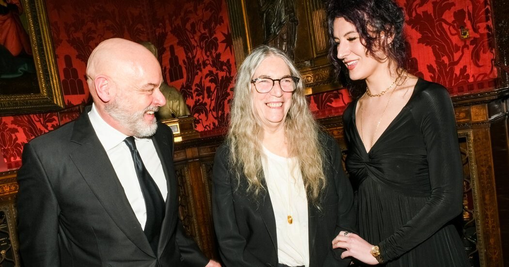 Patti Smith Sings for a ‘New York Gem’