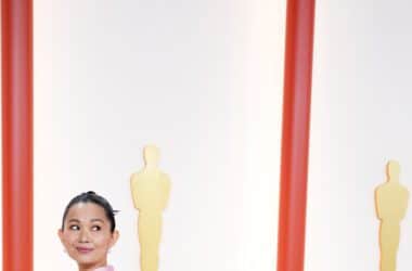 And the Oscars Carpet Color Goes … Back to Red 19 And the Oscars Carpet Color Goes … Back to Red