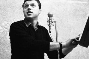 Steve Lawrence, Who Sang His Listeners Down Memory Lane, Dies at 88 20 Steve Lawrence, Who Sang His Listeners Down Memory Lane, Dies at 88