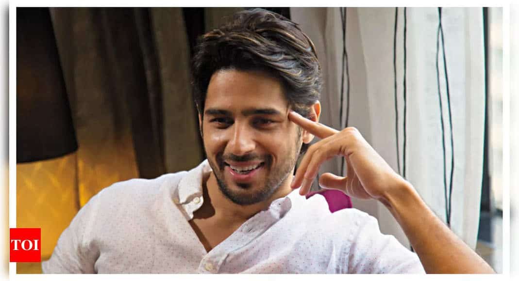 Sidharth Malhotra recalls his struggling days before 'Student Of The Year' debut; says he lived with three roommates and paid 11K rent - Times of India