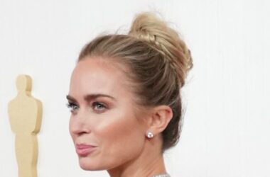 Wait, Were Those Shoulder Straps Floating? 11 Wait, Were Those Shoulder Straps Floating?