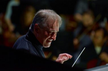 Los Angeles Opera’s Music Director to Step Down After 20 Years 13 Los Angeles Opera’s Music Director to Step Down After 20 Years