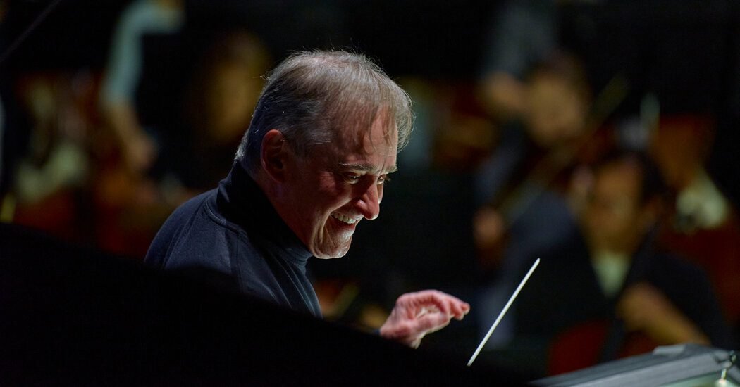 Los Angeles Opera’s Music Director to Step Down After 20 Years