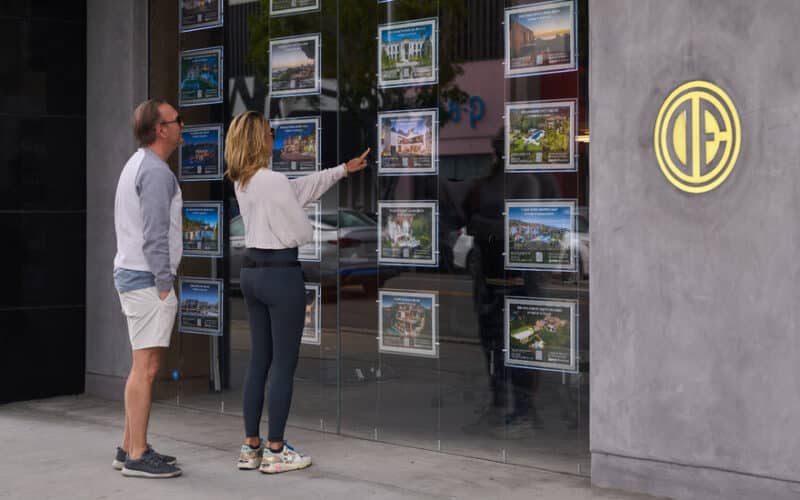 Five Ways Buying and Selling a House Could Change 8 Five Ways Buying and Selling a House Could Change