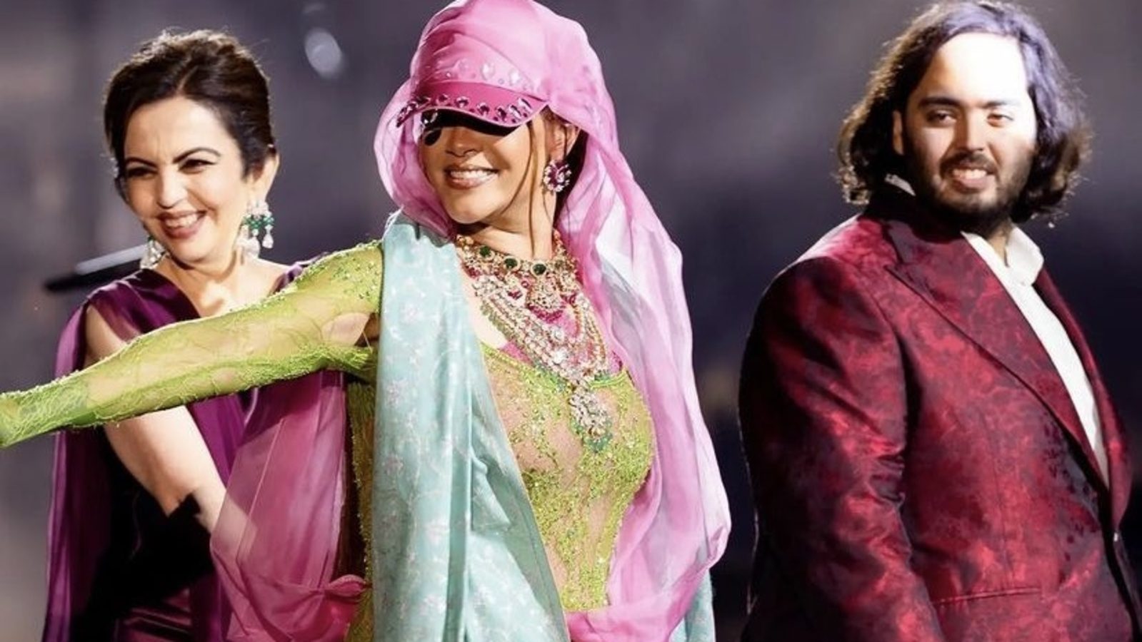 Rihanna blasted for 'lazy-lackluster’ show at Indian billionaire's wedding, paid double Beyoncé's fee 7 Rihanna blasted for 'lazy-lackluster’ show at Indian billionaire's wedding, paid double Beyoncé's fee