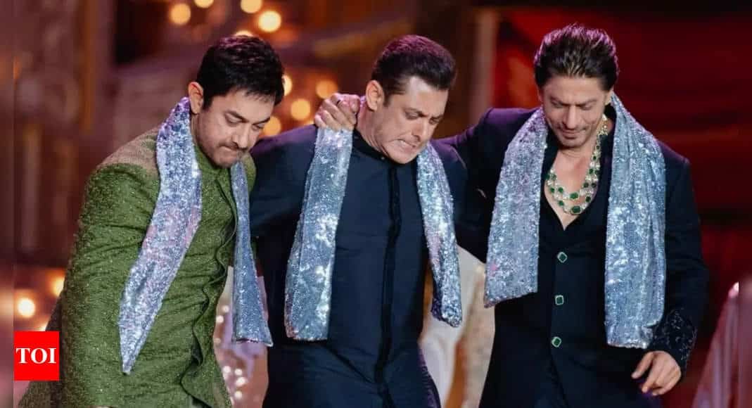 When Shah Rukh Khan revealed why Aamir Khan, Salman Khan and him can’t do a film together: ‘Chaddi banyaan bik jayenge teenon ko sign karte’ | Hindi Movie News - Times of India
