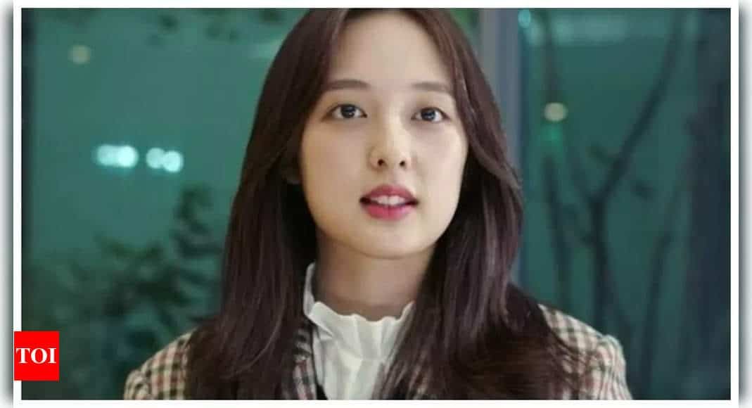 Kim Bo Ra announces wedding with director Jo Bareun; couple to tie the knot in June | - Times of India