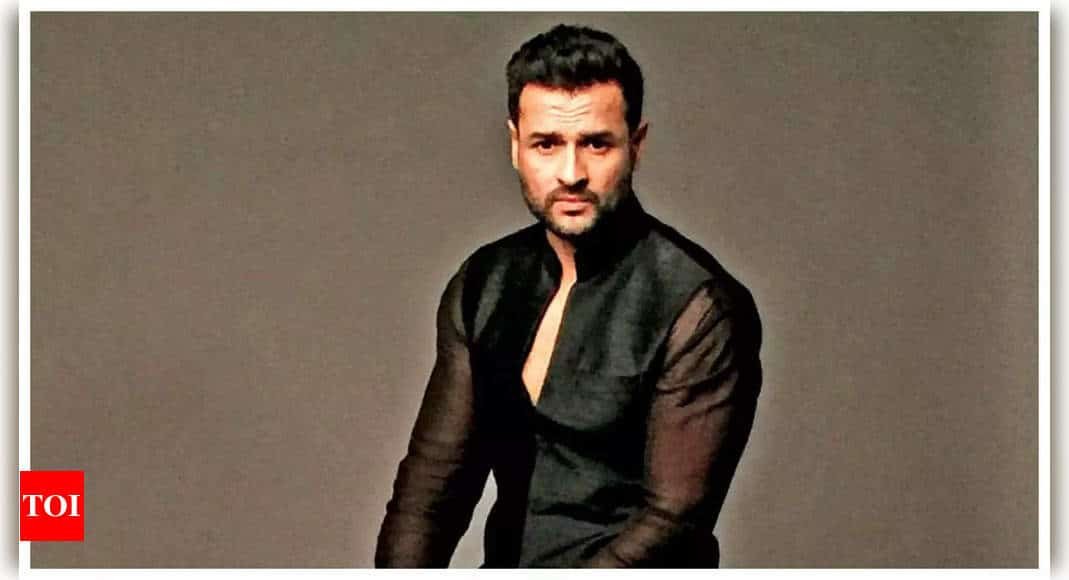 Rohit Roy recalls not getting work despite being appreciated for his performance opposite Hrithik Roshan in 'Kaabil'and stealing thunder in Shootout at Lokhandwala' | - Times of India