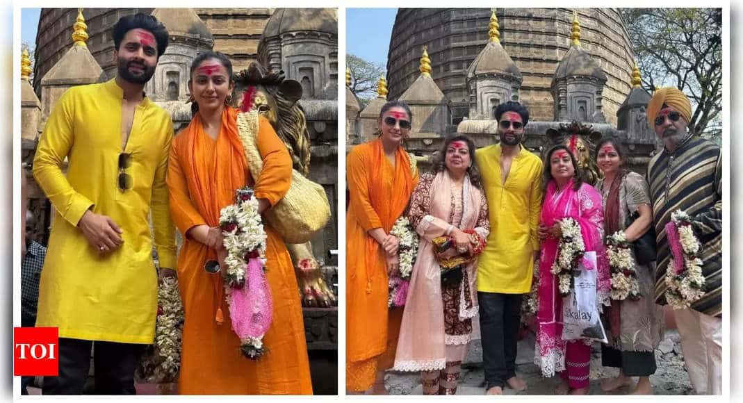 See pics! Newly wed Rakul Preet Singh, Jackky Bhagnani visit Kamakhya Devi Temple in Guwahati | Hindi Movie News - Times of India