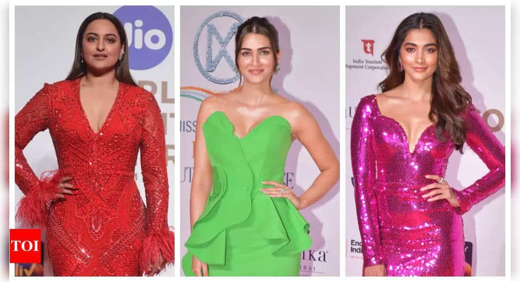 Kriti Sanon, Sonakshi Sinha, Pooja Hegde, Mannara Chopra and others make heads turn with their stylish appearances at the red carpet of a star-studded event in the city - See photos | - Times of India 6 Kriti Sanon, Sonakshi Sinha, Pooja Hegde, Mannara Chopra and others make heads turn with their stylish appearances at the red carpet of a star-studded event in the city - See photos | - Times of India