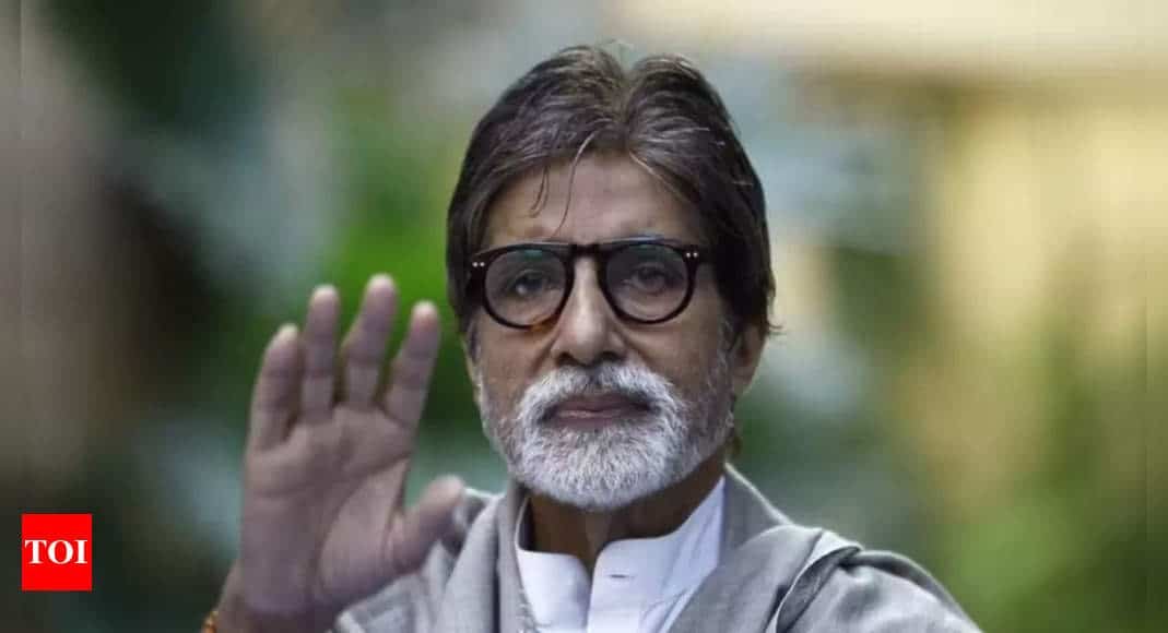 Amitabh Bachchan stresses on the importance of 'family bond' as Shweta celebrates her 50th birthday at Prateeksha | Hindi Movie News - Times of India