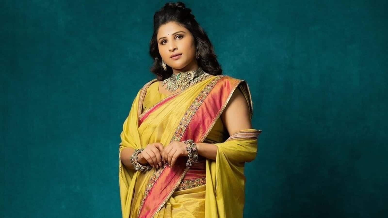 Mangli's car meets with minor accident; singer urges fans not to believe rumours 6 Mangli's car meets with minor accident; singer urges fans not to believe rumours