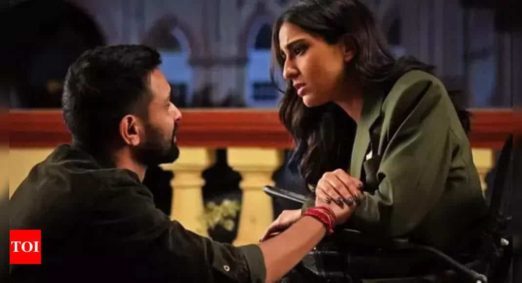 When '12th Fail' star Vikrant Massey apologised to Sara Ali Khan for thinking 'she's a star-kid, her priorities might be hair and make-up'; netizens react on viral video | Hindi Movie News - Times of India 8 When '12th Fail' star Vikrant Massey apologised to Sara Ali Khan for thinking 'she's a star-kid, her priorities might be hair and make-up'; netizens react on viral video | Hindi Movie News - Times of India