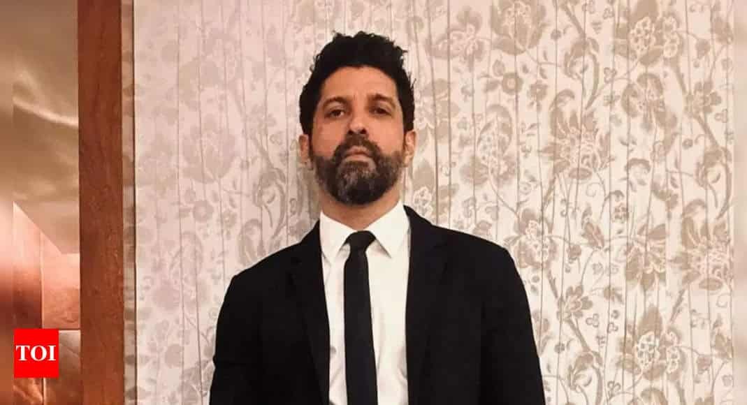 Farhan Akhtar reveals he was dumped by a girlfriend during a Goa trip and that was the inspiration behind Saif Ali Khan's break-up moment in Dil Chahta Hai | Hindi Movie News - Times of India