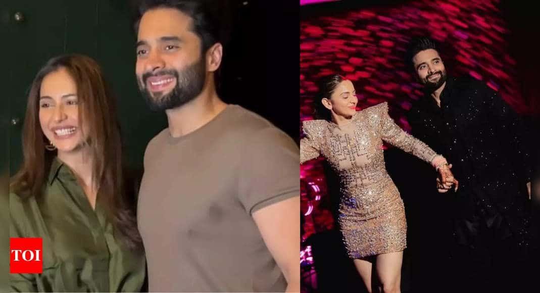 Rakul Preet Singh and Jackky Bhagnani celebrate one month anniversary of their wedding with a cozy dinner date - WATCH video | Hindi Movie News - Times of India