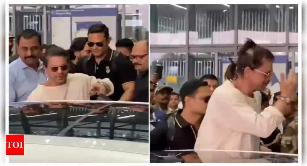 Shah Rukh Khan waves to fans, blows flying kisses as he receives a 'roaring welcome' in Kolkata ahead of KKR match at IPL 2024 - WATCH Video | - Times of India