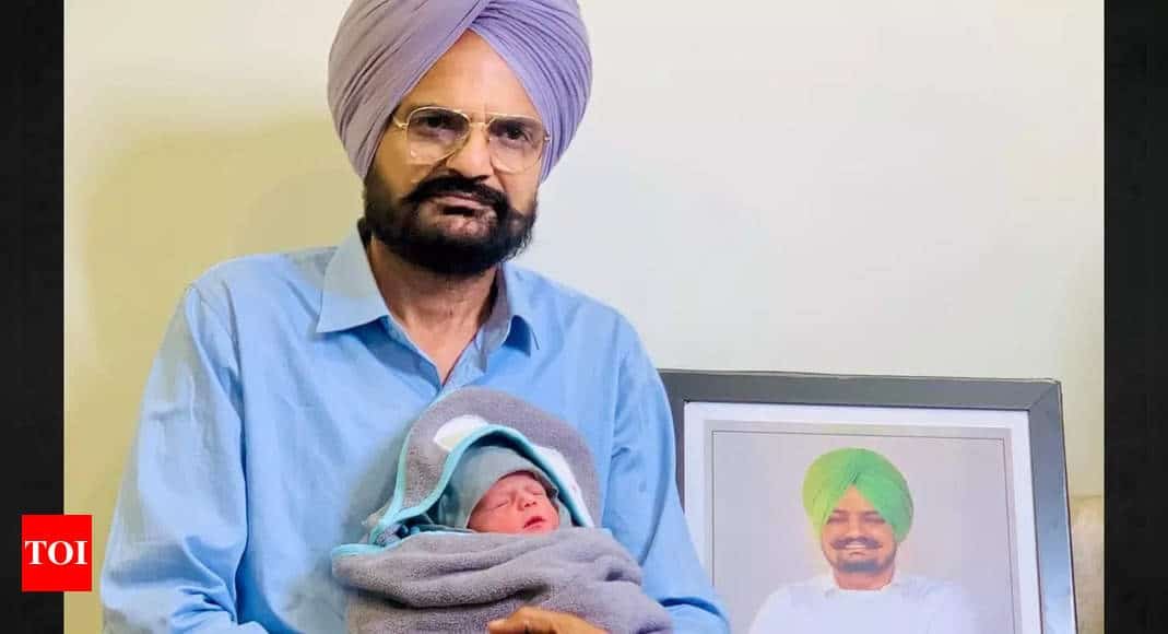Sidhu Moosewala’s baby brother Shubhdeep arrives home; father Balkaur Singh urges people to wait for a few days to meet the newborn | - Times of India