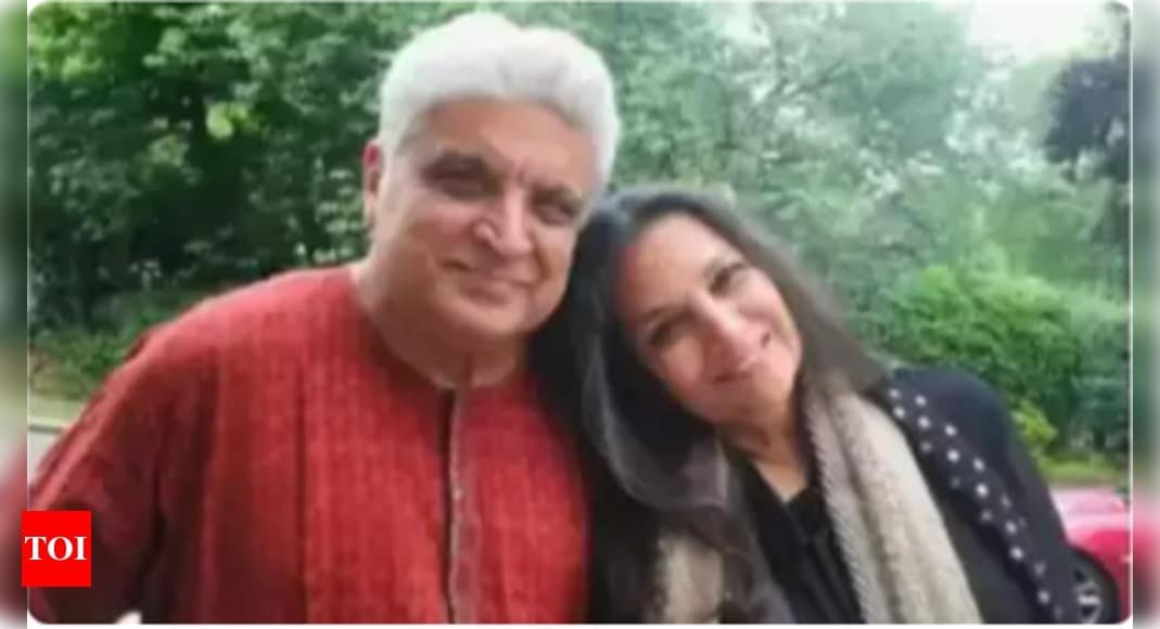 Shabana Azmi and Javed Akhtar twin in white, as they host grand Holi bash at their house: pics inside | Hindi Movie News - Times of India