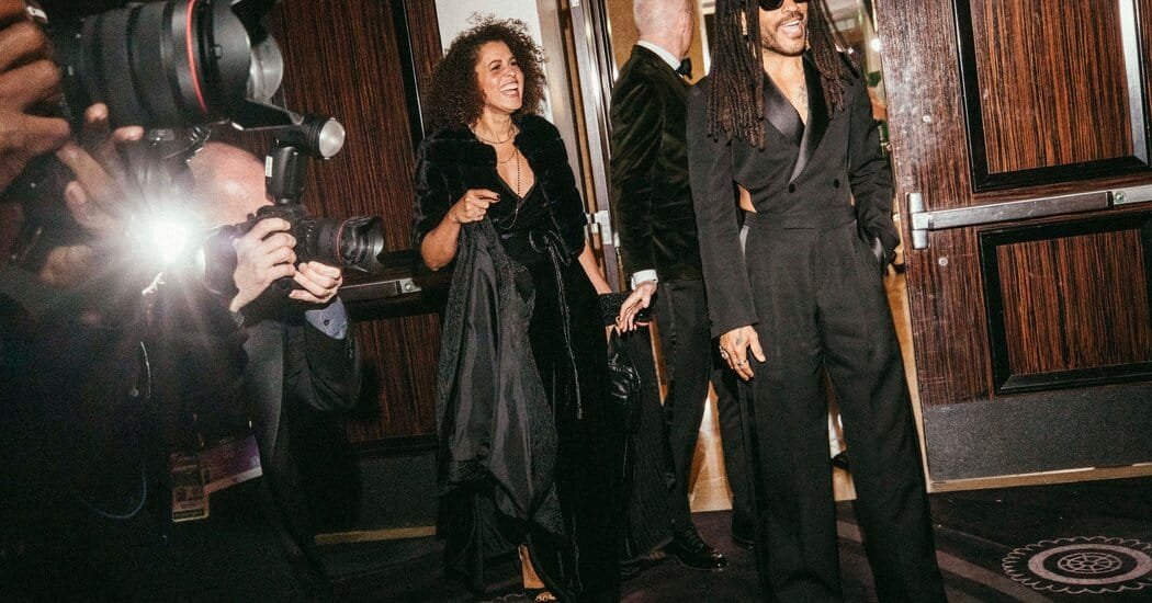 Trainers Give a Thumbs Down to Lenny Kravitz’s Workout Video
