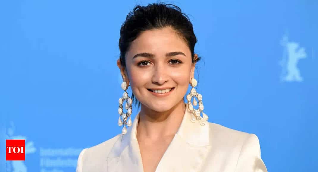 Alia Bhatt to play a Jazz singer in Sanjay Leela Bhansali's 'Love And War' co-starring Ranbir Kapoor, Vicky Kaushal: Report | Hindi Movie News - Times of India 6 Alia Bhatt to play a Jazz singer in Sanjay Leela Bhansali's 'Love And War' co-starring Ranbir Kapoor, Vicky Kaushal: Report | Hindi Movie News - Times of India