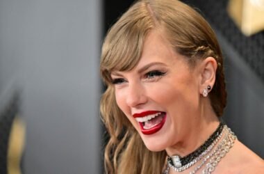 Taylor Swift reveals TTPD Timetable; 2 o'clock brouhaha explodes, fans decode video