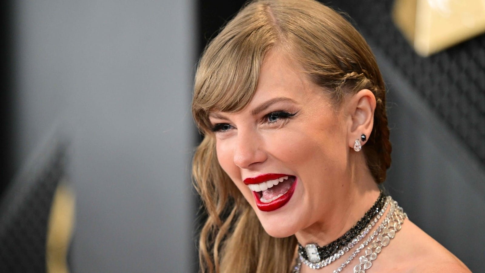 Taylor Swift reveals TTPD Timetable; 2 o'clock brouhaha explodes, fans decode video