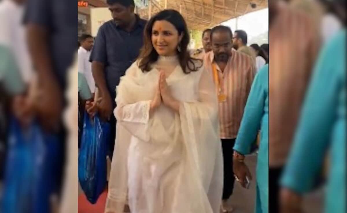 Parineeti Chopra Visits Siddhivinayak Temple To Celebrate Success Of Amar Singh Chamkila