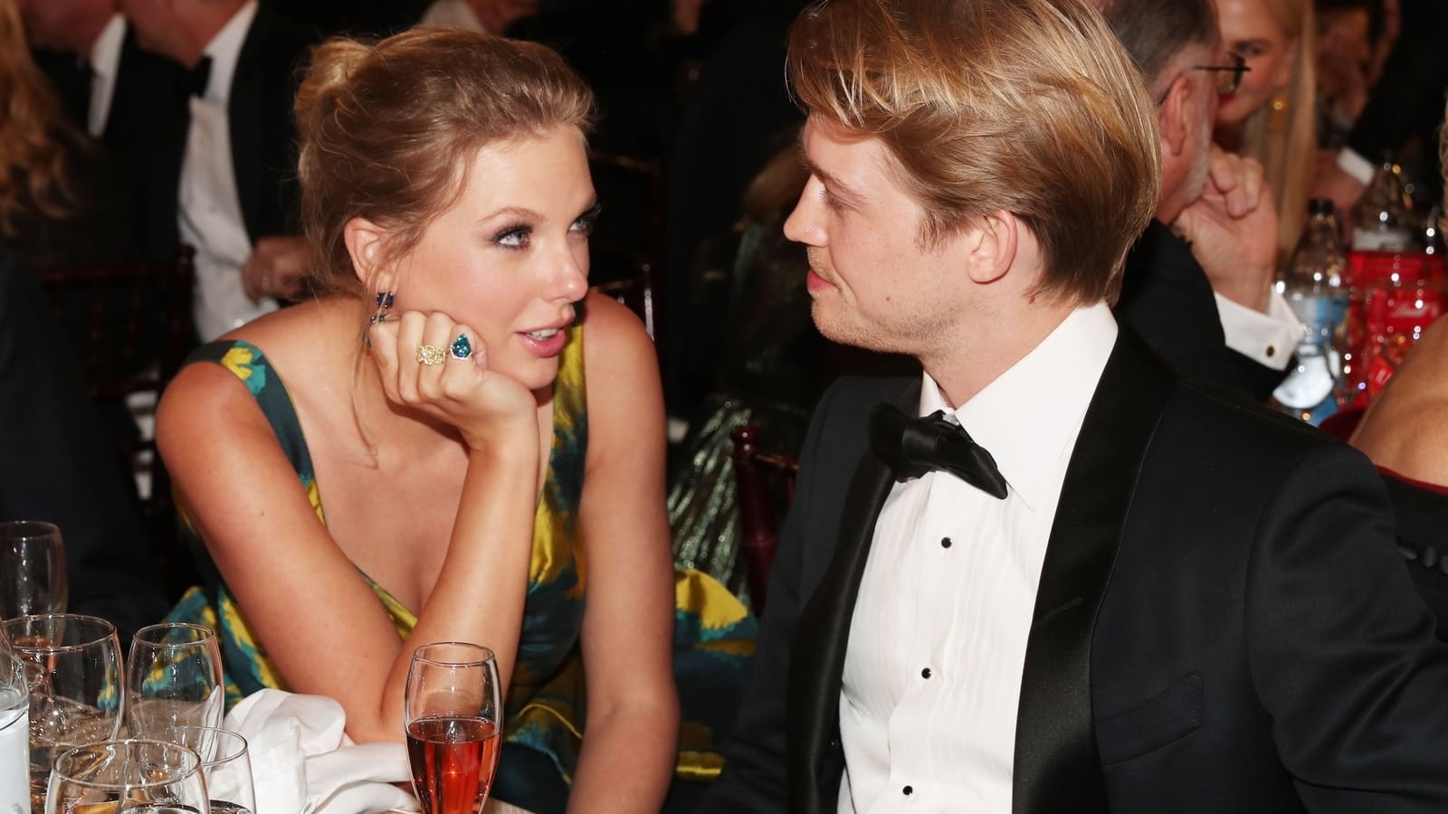 Taylor Swift sings 'I'm Having His Baby'; fans warn Joe Alwyn to 'run': 5 TTPD tracks referencing ex trouble 6 Taylor Swift sings 'I'm Having His Baby'; fans warn Joe Alwyn to 'run': 5 TTPD tracks referencing ex trouble