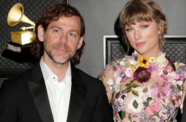 Taylor Swift fans laud Aaron Dessner for co-writing 15 songs on TTPD, ‘Thank you for your service’ 17 Taylor Swift fans laud Aaron Dessner for co-writing 15 songs on TTPD, ‘Thank you for your service’