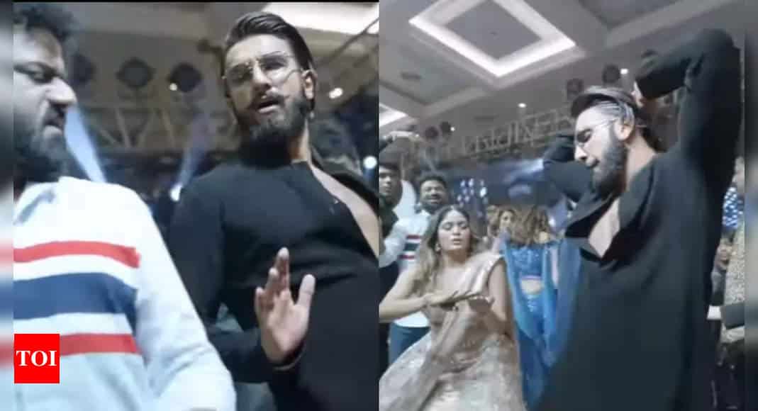 Ranveer Singh and Devi Sri Prasad recreate Samantha Ruth Prabhu's 'Oo Antava' song from 'Pushpa'- WATCH | Hindi Movie News - Times of India 4 Ranveer Singh and Devi Sri Prasad recreate Samantha Ruth Prabhu's 'Oo Antava' song from 'Pushpa'- WATCH | Hindi Movie News - Times of India