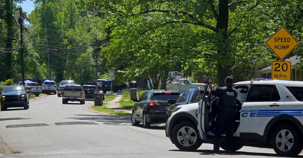 3 Officers Are Killed While Trying to Serve Warrant in Charlotte 6 3 Officers Are Killed While Trying to Serve Warrant in Charlotte