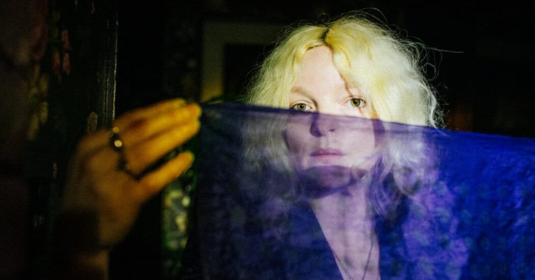 Jessica Pratt’s Timeless Folk Music Is Evolving. Slowly.