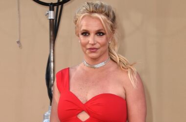 Britney Spears in intense fight with boyfriend exits hotel barefoot, wrapped in blanket; ambulance called 8 Britney Spears in intense fight with boyfriend exits hotel barefoot, wrapped in blanket; ambulance called