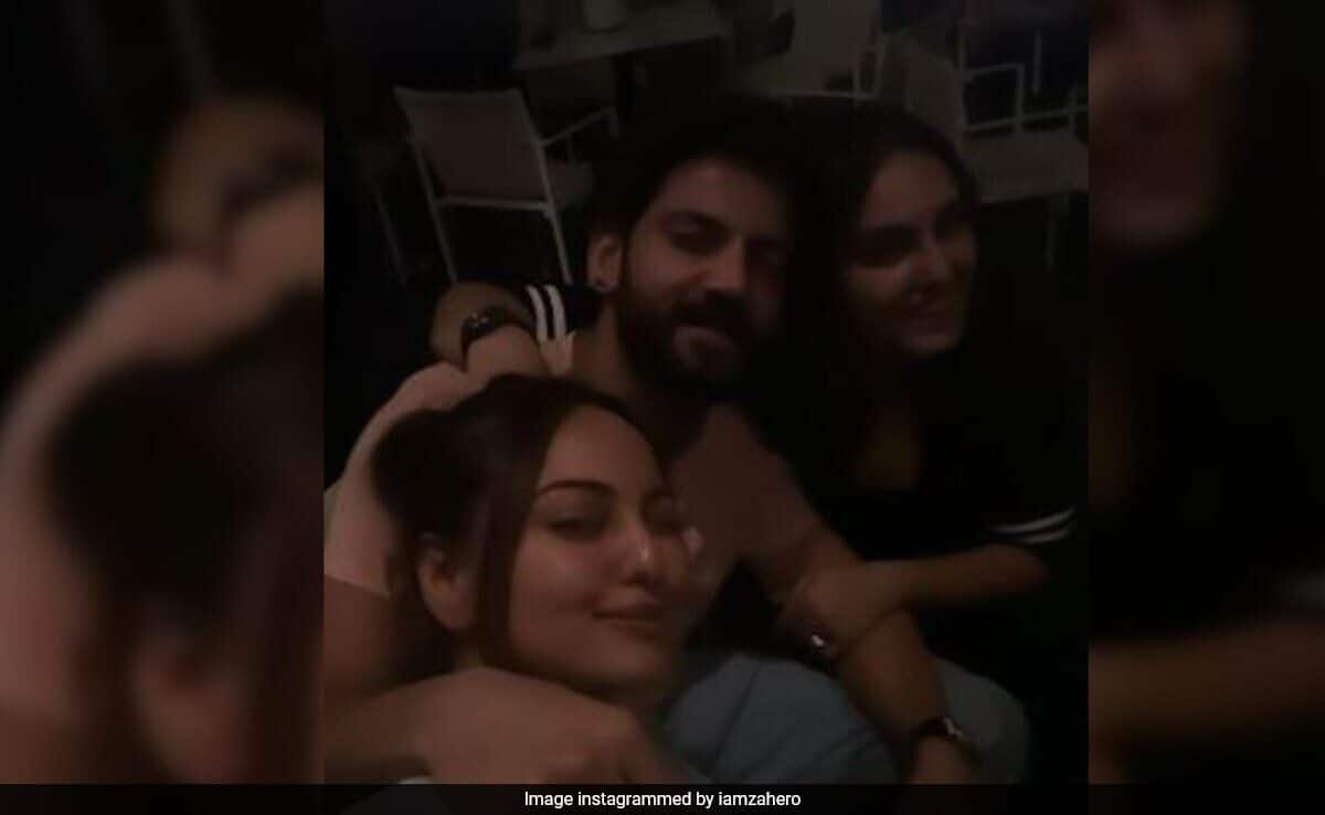 Huma Qureshi's "Long Overdue Goss Session" With Rumoured Couple Sonakshi Sinha And Zaheer Iqbal 6 Huma Qureshi