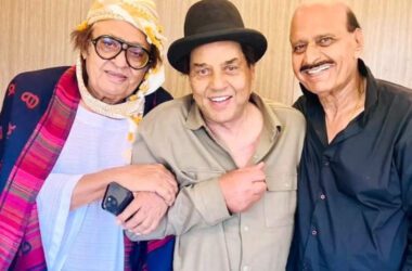 Dharmendra has a happy reunion with his old friends Ranjeet and Avtar Gill: 'Achaanak mil jaate hain jab' - See photos | Hindi Movie News - Times of India 14 Dharmendra has a happy reunion with his old friends Ranjeet and Avtar Gill: 'Achaanak mil jaate hain jab' - See photos | Hindi Movie News - Times of India