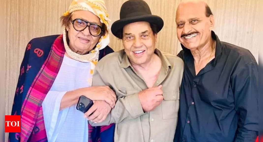 Dharmendra has a happy reunion with his old friends Ranjeet and Avtar Gill: 'Achaanak mil jaate hain jab' - See photos | Hindi Movie News - Times of India 6 Dharmendra has a happy reunion with his old friends Ranjeet and Avtar Gill: 'Achaanak mil jaate hain jab' - See photos | Hindi Movie News - Times of India